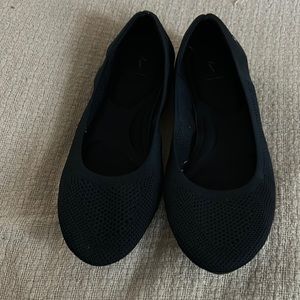 Vera Wang Ballet Flats